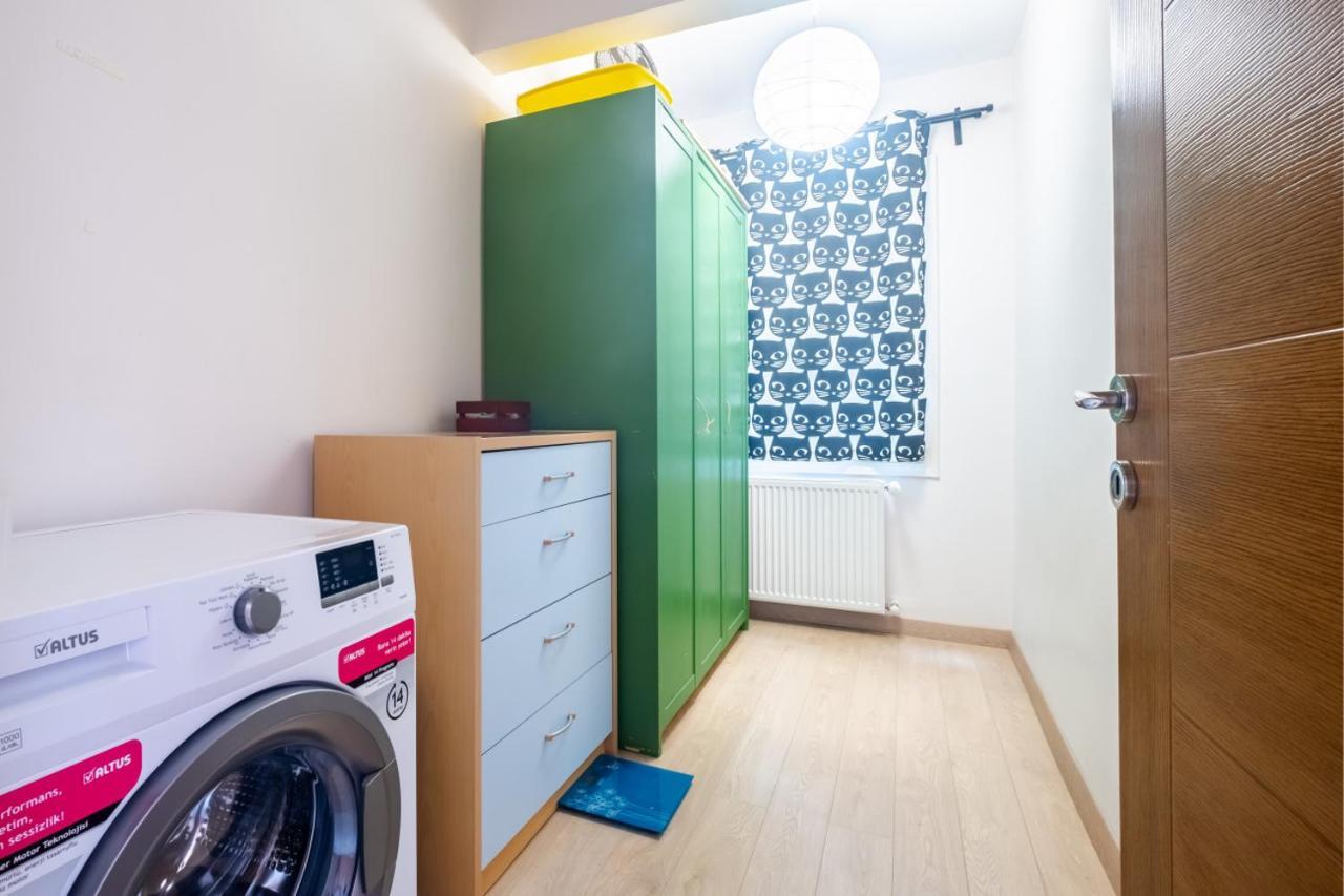 Flat With Balcony Near Bull Statue In Kadikoy Apartamento Istambul Exterior foto